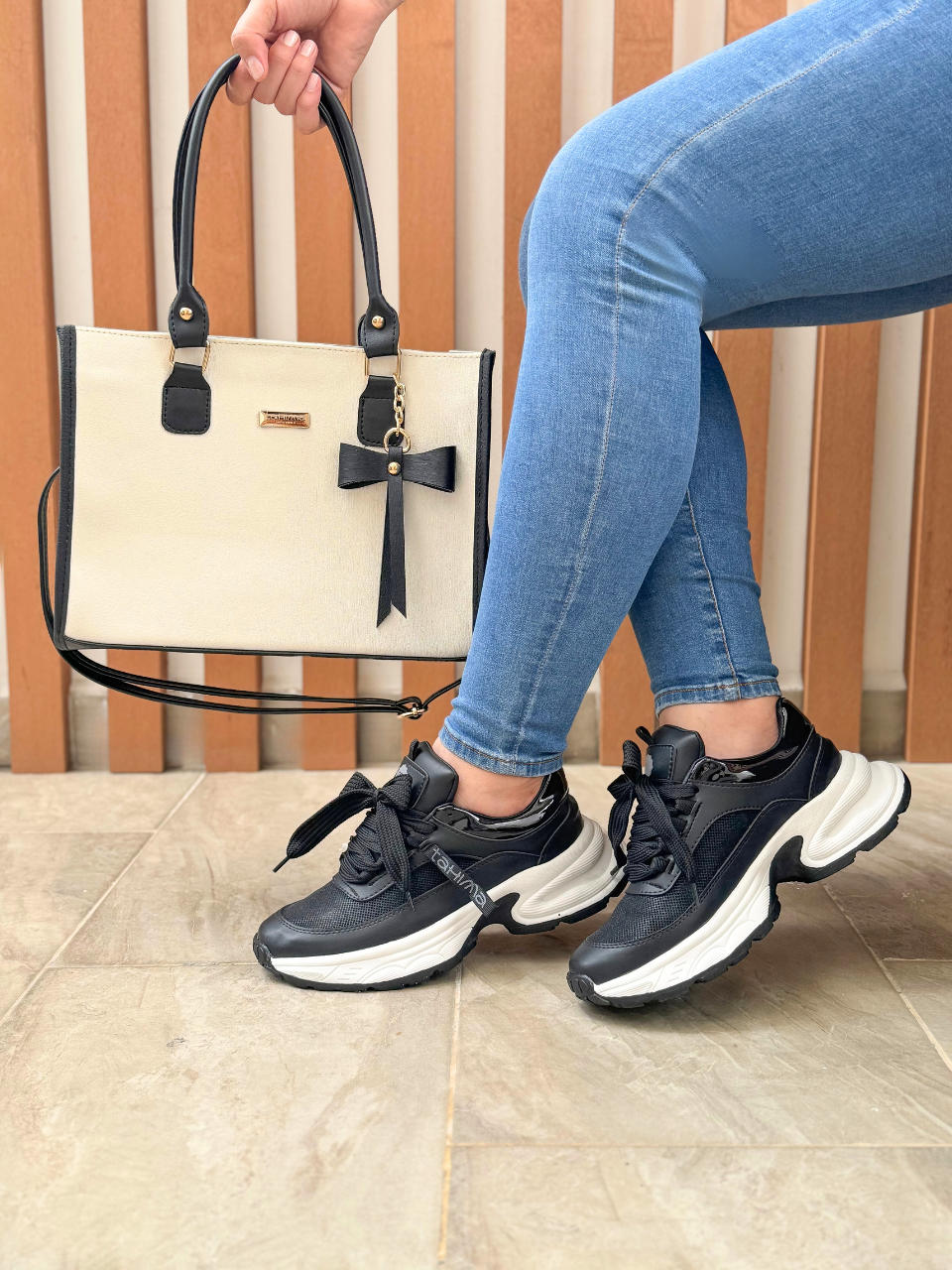 gid://shopify/MediaImage/24950423912542